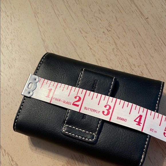 Lowepro Camera Case Sorrento 10 Black Ultra-Compact - Leather w/ Suede Lining - Picture 4 of 7